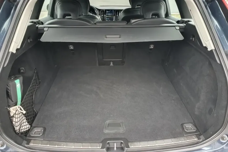 Volvo XC60 din 2023 cu 83.912 km - oferta VOL237089 - foto 16