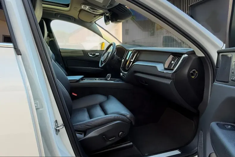 Volvo XC60 din 2021 cu 60.091 km - oferta VOL237094 - foto 14