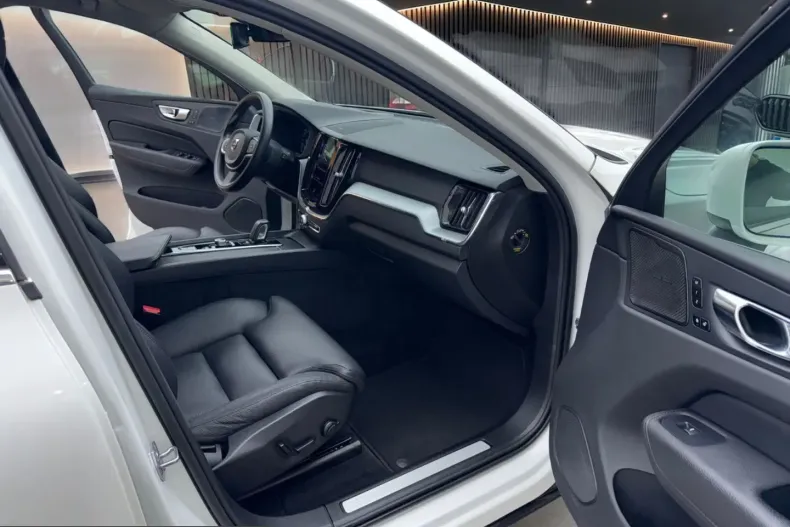 Volvo XC60 din 2021 cu 60.091 km - oferta VOL237094 - foto 18