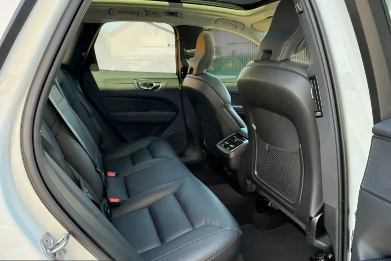 Volvo XC60 din 2021 cu 60.091 km - oferta VOL237094 - foto 19