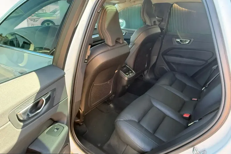 Volvo XC60 din 2021 cu 60.091 km - oferta VOL237094 - foto 20