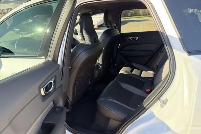Volvo XC60 din 2021 cu 89.523 km - oferta VOL237098 - foto 14