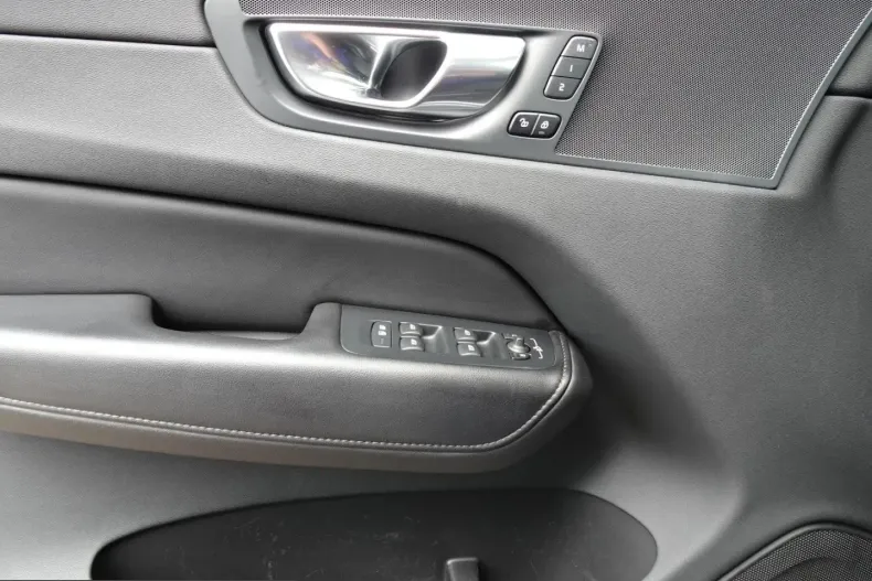 Volvo XC60 din 2023 cu 98.950 km - oferta VOL237101 - foto 8