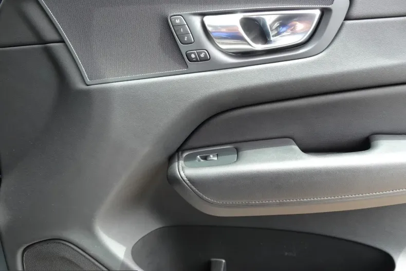 Volvo XC60 din 2023 cu 98.950 km - oferta VOL237101 - foto 11