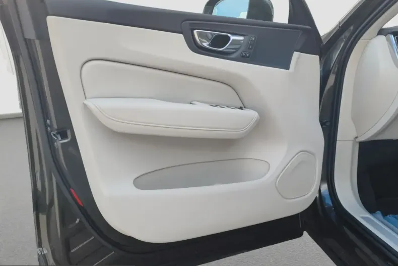 Volvo XC60 din 2021 cu 93.600 km - oferta VOL237110 - foto 13