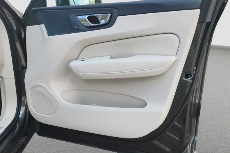 Volvo XC60 din 2021 cu 93.600 km - oferta VOL237110 - foto 15