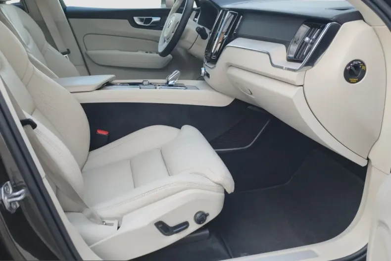 Volvo XC60 din 2021 cu 93.600 km - oferta VOL237110 - foto 16