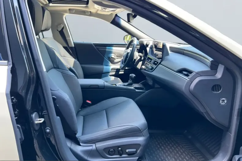 Lexus ES 300 din 2024 cu 34.175 km - oferta LEX237125 - foto 18