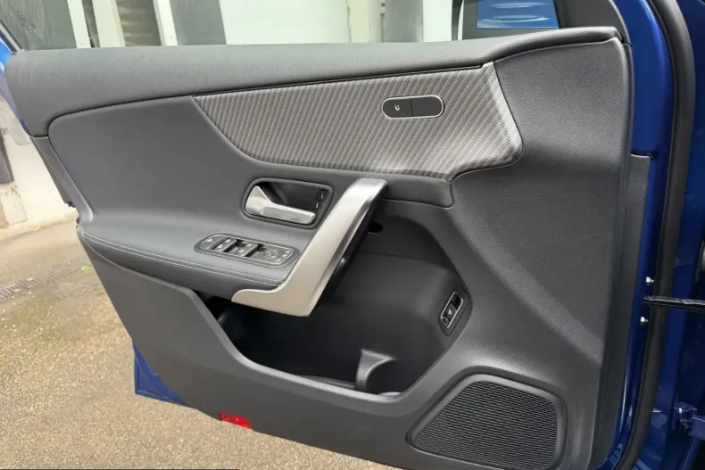 Mercedes-Benz A 180 (Clasa A) din 2025 cu 5.800 km - oferta MER237141 - foto 11