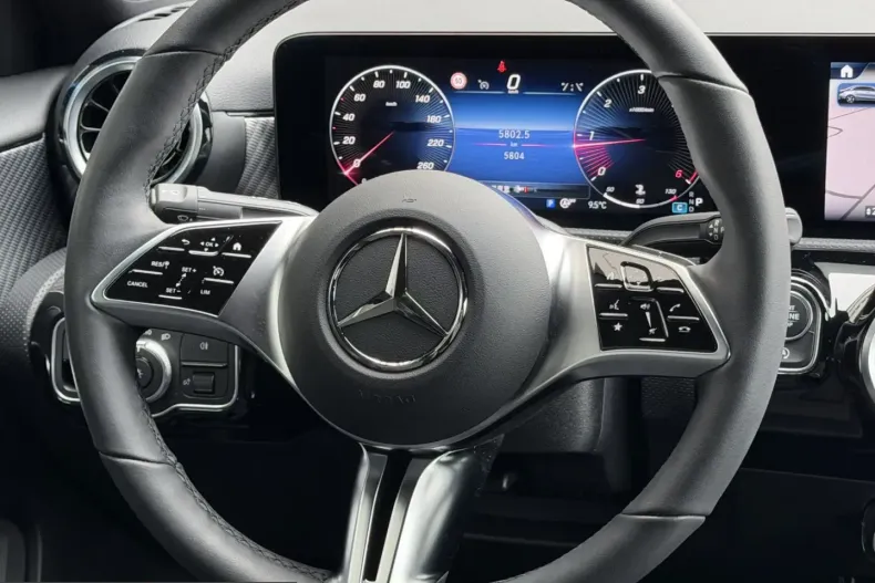 Mercedes-Benz A 180 (Clasa A) din 2025 cu 5.800 km - oferta MER237141 - foto 18