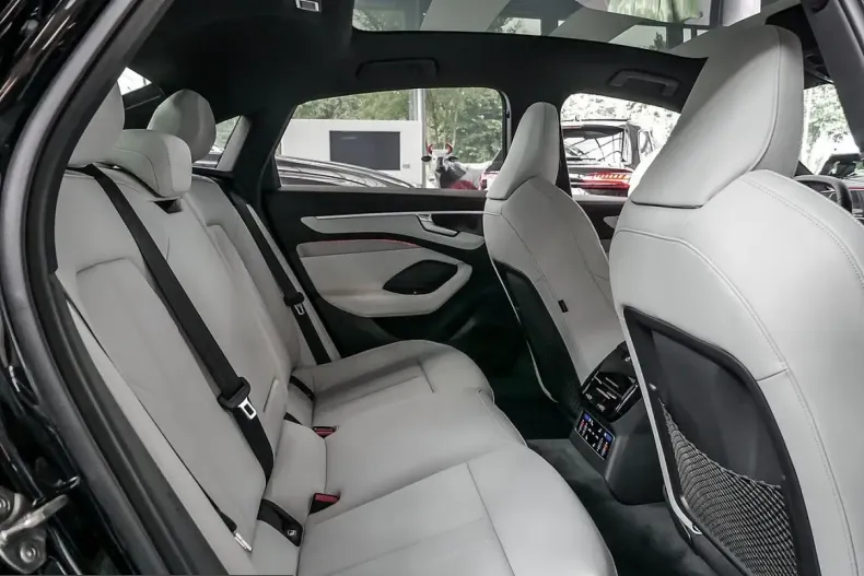 Audi A6 din 2025 cu 12.000 km - oferta AUD237181 - foto 8