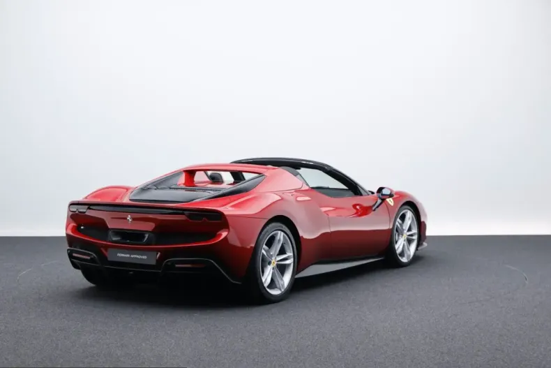 Ferrari 296 GTS din 2023 cu 4.300 km - oferta FER237198 - foto 4