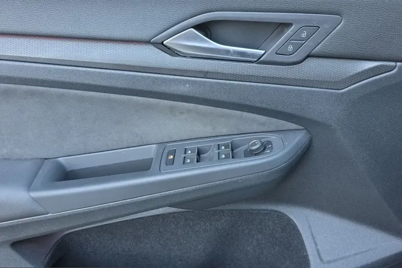 Volkswagen Golf din 2024 cu 33.047 km - oferta VOL237207 - foto 14