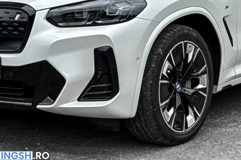 BMW iX3 (Seria X) din 2024 cu 44.400 km - oferta BMW237258 - foto 3