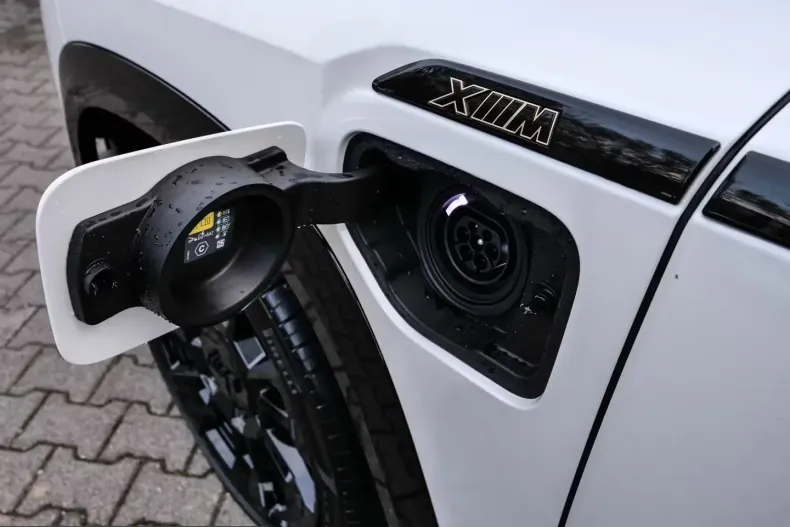 BMW XM (Seria X) din 2026 cu 51 km - oferta BMW237285 - foto 8