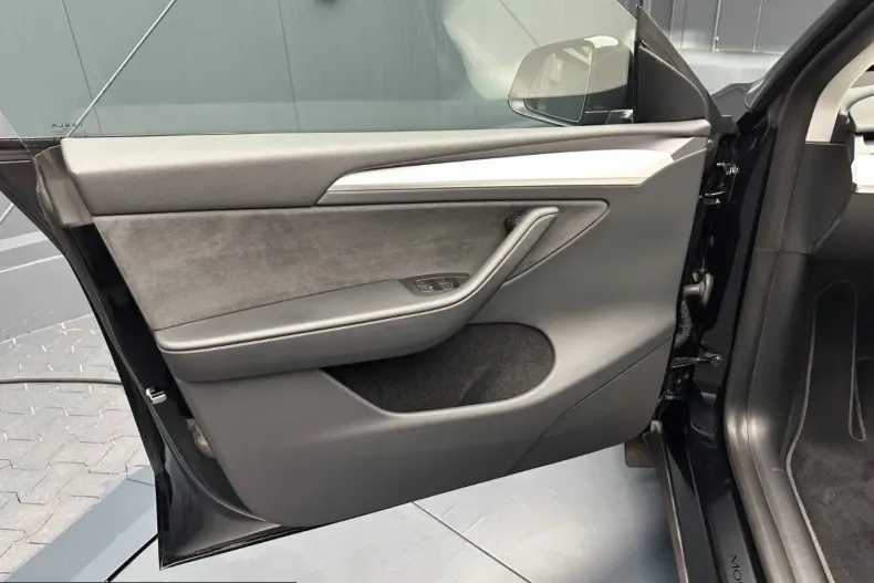 Tesla Model Y din 2024 cu 35.000 km - oferta TES237333 - foto 14