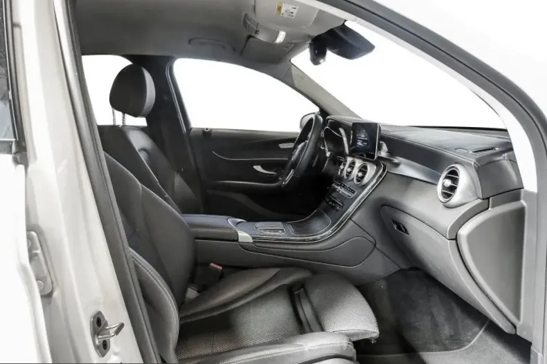 Mercedes-Benz GLC 300 (Clasa GLC) din 2022 cu 88.354 km - oferta MER237338 - foto 4