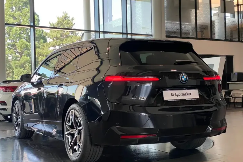 BMW iX din 2022 cu 49.987 km - oferta BMW237345 - foto 3