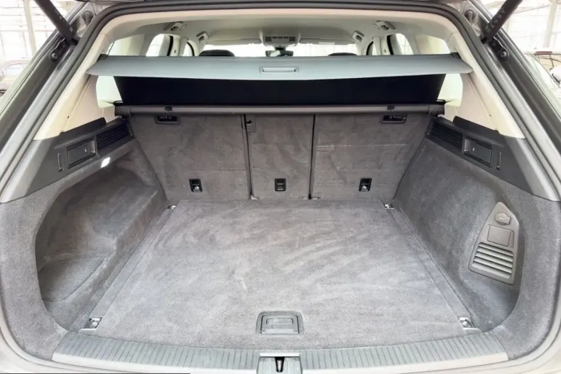 Volkswagen Touareg din 2023 cu 30.404 km - oferta VOL237354 - foto 5