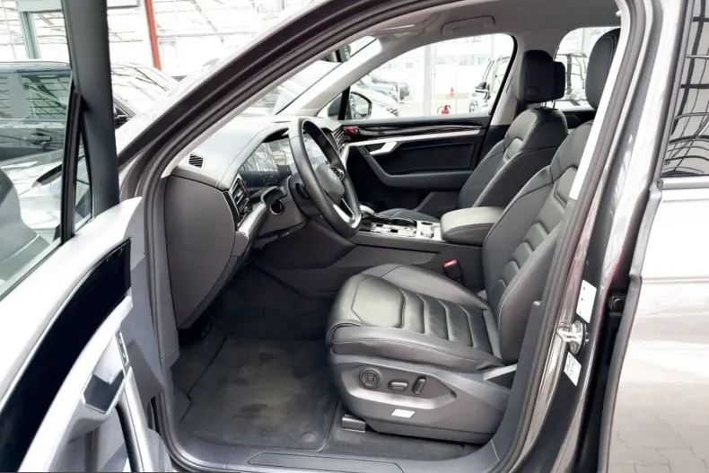 Volkswagen Touareg din 2023 cu 30.404 km - oferta VOL237354 - foto 7
