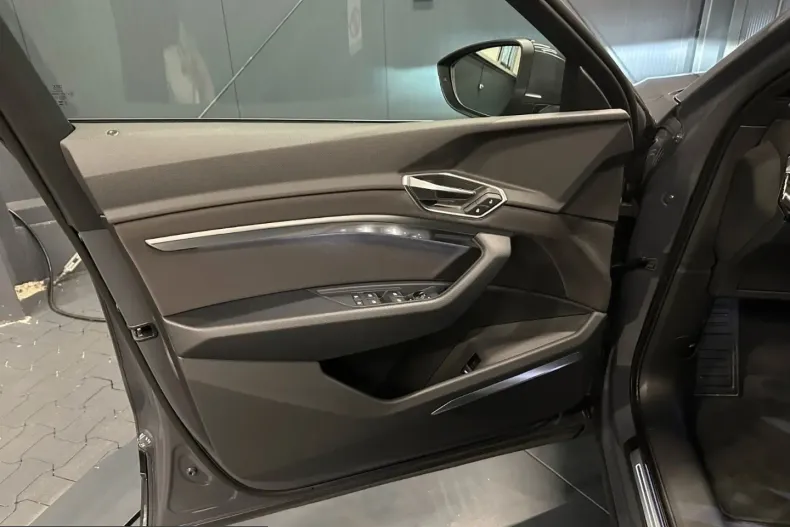Audi Q8 din 2024 cu 31.000 km - oferta AUD237356 - foto 13