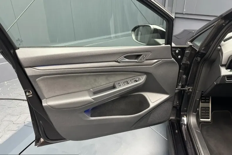 Volkswagen Golf din 2024 cu 30.000 km - oferta VOL237359 - foto 13