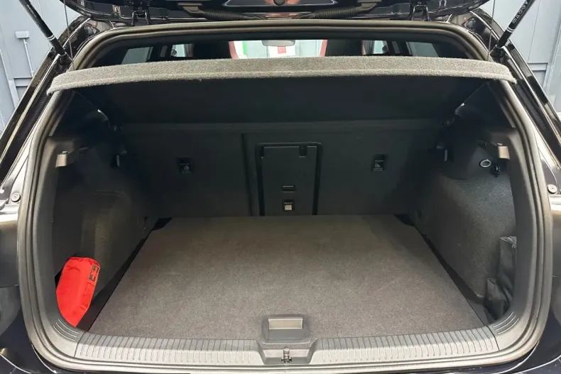 Volkswagen Golf din 2024 cu 30.000 km - oferta VOL237359 - foto 26