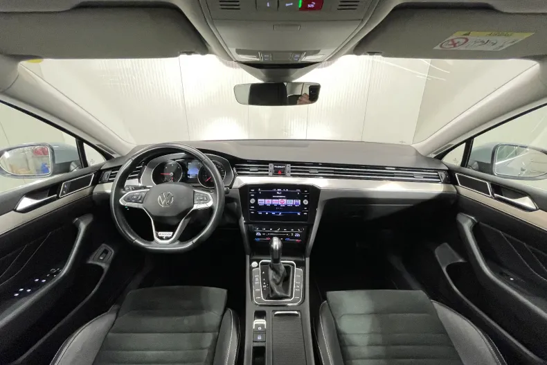 Volkswagen Passat din 2023 cu 172.431 km - oferta VOL237397 - foto 7