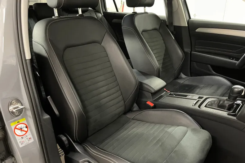 Volkswagen Passat din 2023 cu 172.431 km - oferta VOL237397 - foto 9
