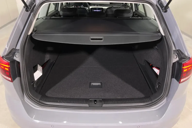 Volkswagen Passat din 2023 cu 172.431 km - oferta VOL237397 - foto 12