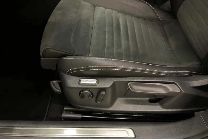Volkswagen Passat din 2023 cu 172.431 km - oferta VOL237397 - foto 22