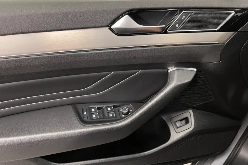 Volkswagen Passat din 2023 cu 172.431 km - oferta VOL237397 - foto 23