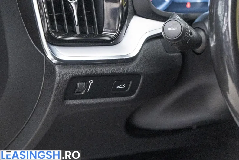 Volvo V60 din 2021 cu 174.700 km - oferta VOL237431 - foto 35
