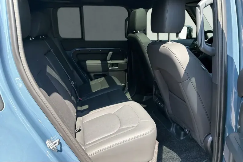 Land Rover Defender din 2025 cu 19.200 km - oferta LAN237520 - foto 7