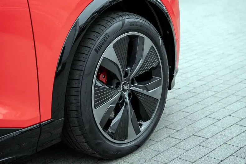 Audi SQ6 din 2025 cu 5.100 km - oferta AUD237543 - foto 5