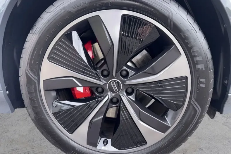 Audi SQ6 din 2025 cu 4.600 km - oferta AUD237577 - foto 5