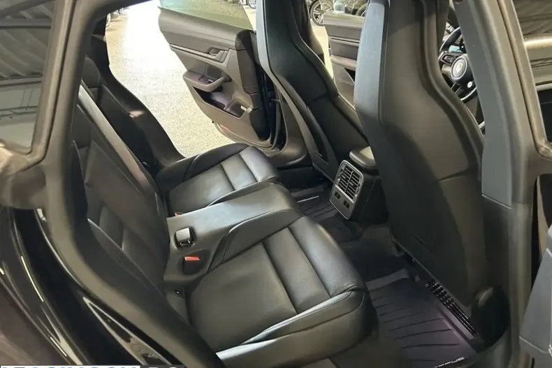 Porsche Taycan din 2023 cu 36.570 km - oferta POR237599 - foto 13