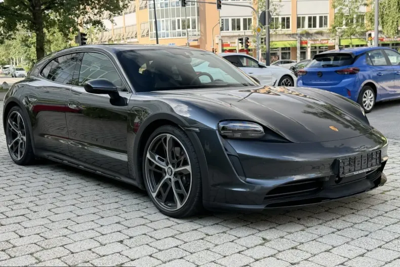 Porsche Taycan din 2023 cu 32.900 km - oferta POR237603 - foto 1