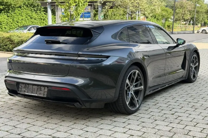 Porsche Taycan din 2023 cu 32.900 km - oferta POR237603 - foto 4