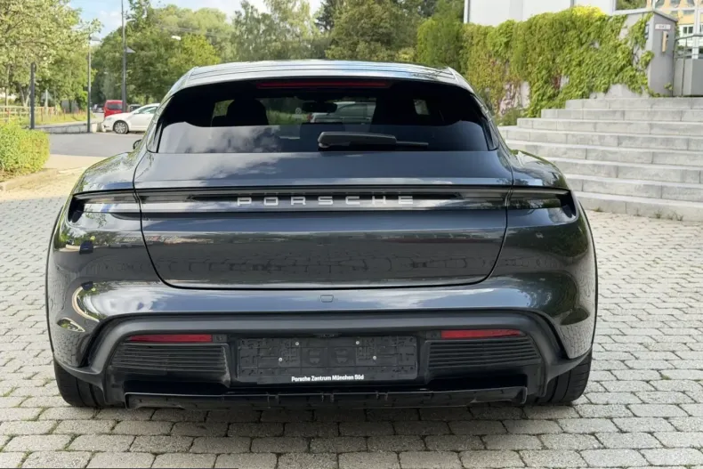 Porsche Taycan din 2023 cu 32.900 km - oferta POR237603 - foto 5