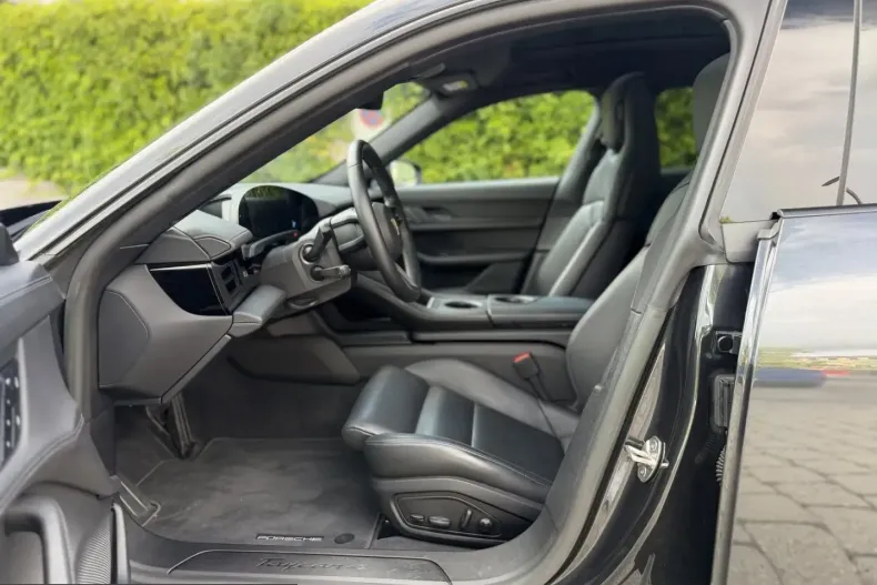 Porsche Taycan din 2023 cu 32.900 km - oferta POR237603 - foto 8