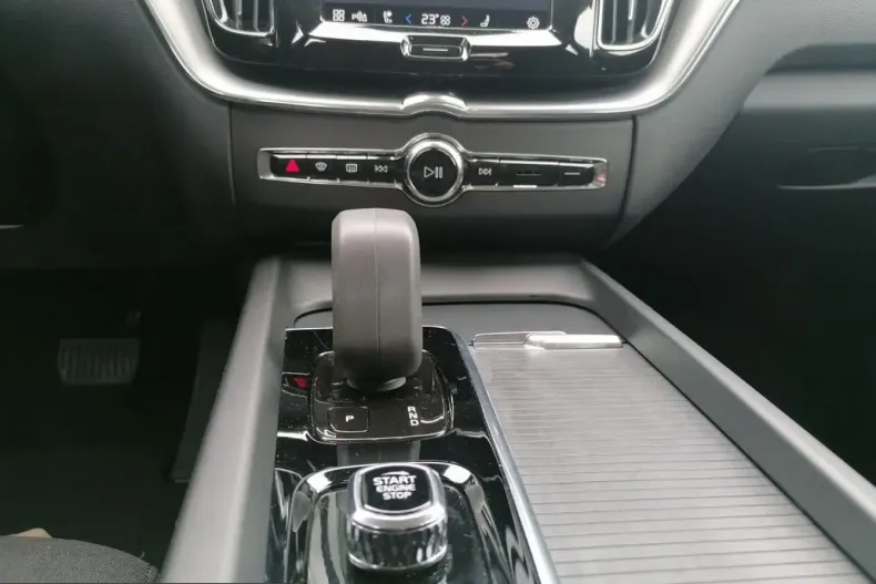 Volvo XC60 din 2022 cu 26.961 km - oferta VOL237638 - foto 16