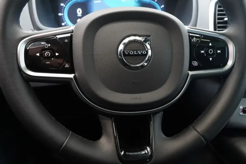 Volvo XC90 din 2023 cu 66.554 km - oferta VOL237659 - foto 9