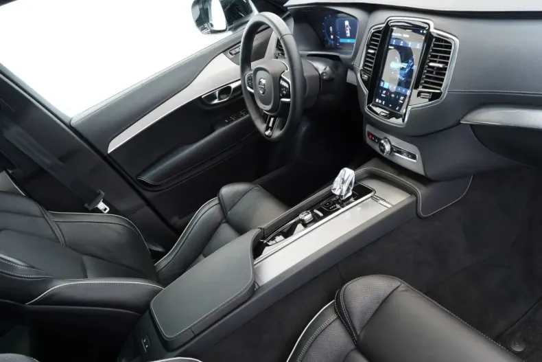 Volvo XC90 din 2023 cu 66.554 km - oferta VOL237659 - foto 16