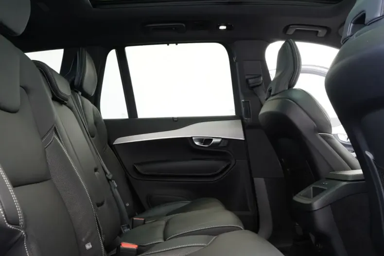 Volvo XC90 din 2023 cu 66.554 km - oferta VOL237659 - foto 18