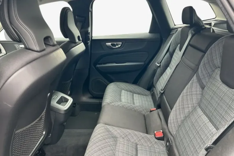 Volvo XC60 din 2024 cu 13.875 km - oferta VOL237702 - foto 11
