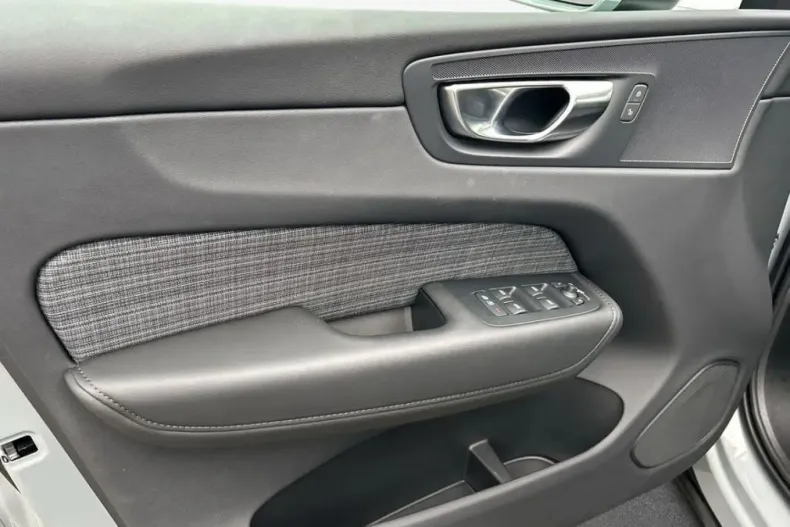 Volvo XC60 din 2024 cu 13.875 km - oferta VOL237702 - foto 19