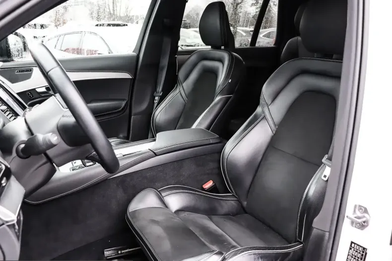 Volvo XC90 din 2022 cu 75.331 km - oferta VOL237745 - foto 6