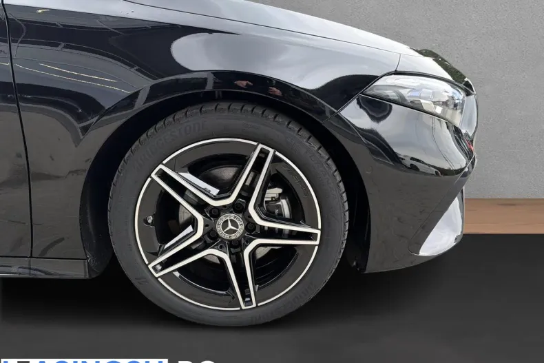 Mercedes-Benz A 200 (Clasa A) din 2024 cu 3.500 km - oferta MER237774 - foto 15