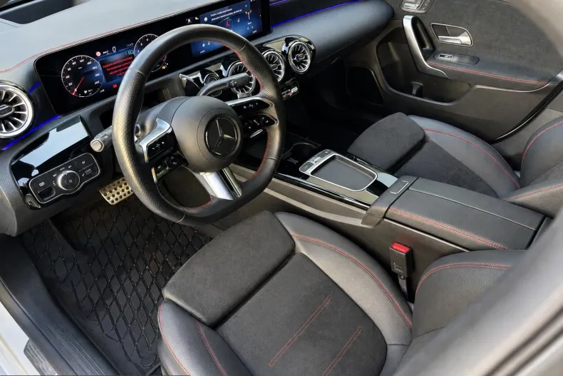 Mercedes-Benz CLA 220 (Clasa CLA) din 2024 cu 7.800 km - oferta MER237794 - foto 9